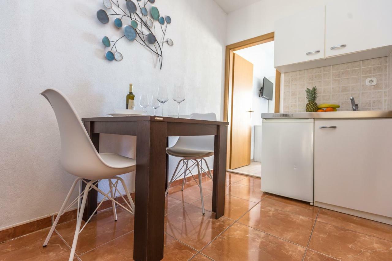 Lana Apartment *